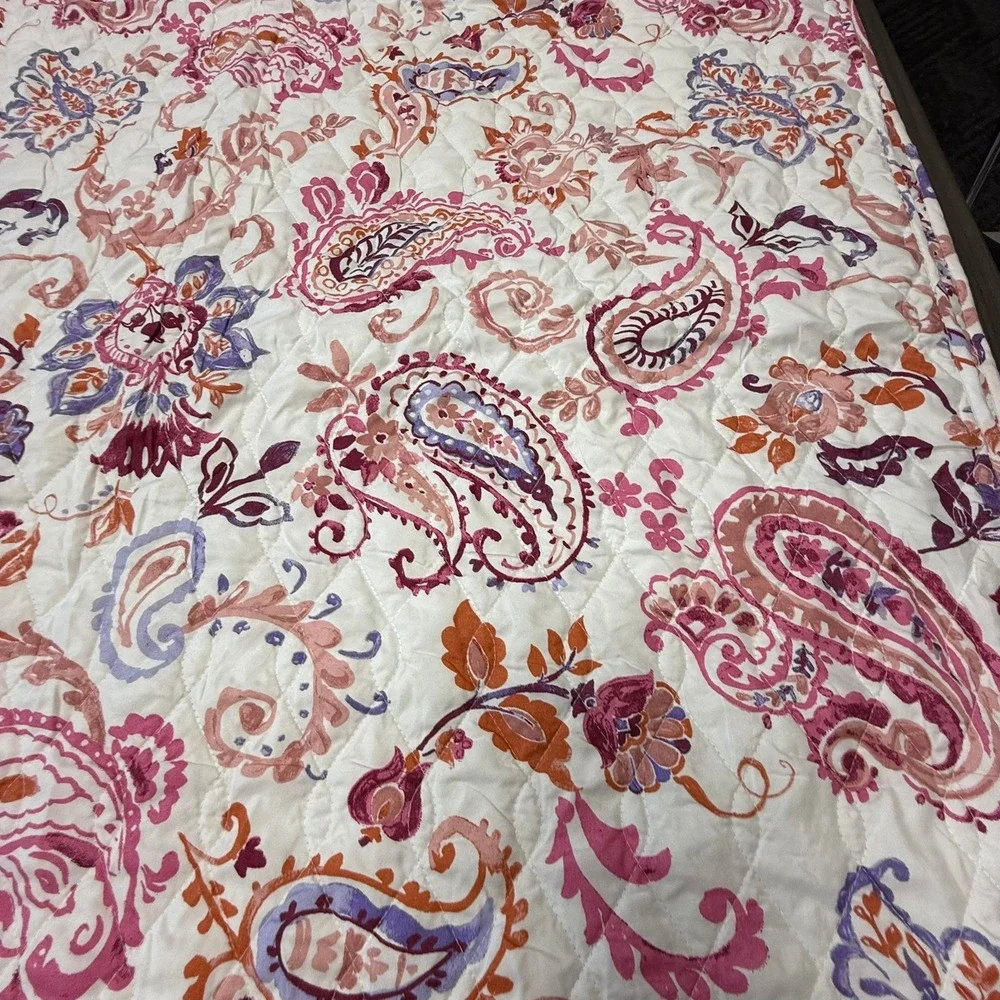 Pink Paisley Quilted Bedding Set with 2 Decorative Throw Pillows Boho Floral